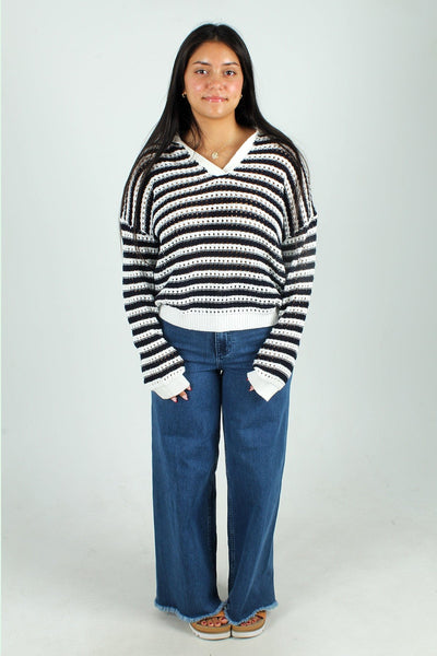 WISHLI GEN-Women's OFF WHITE/NAVY / S Coastal Vibes V-Neck Sweater